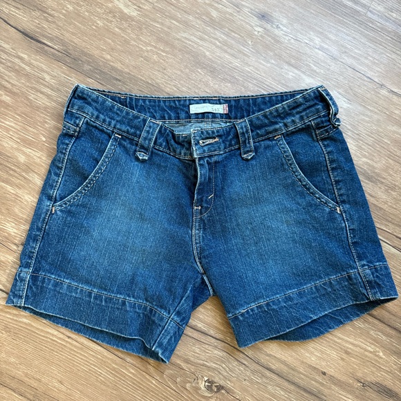 Levi’s shorts - Picture 3 of 9